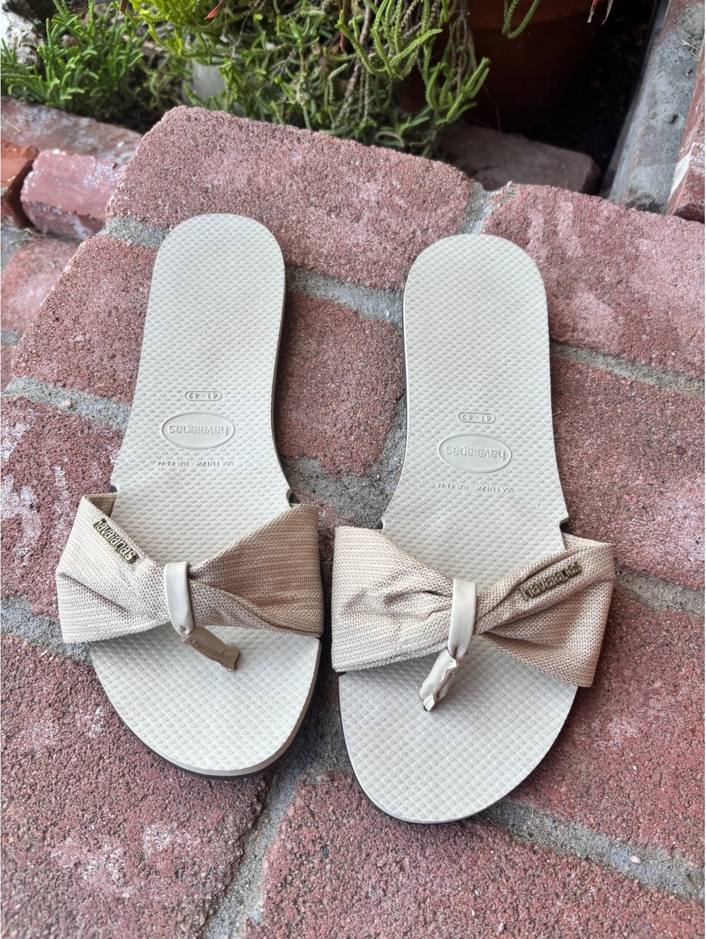 Havaianas Women's Beige Bow Slide Sandals Size 11/12